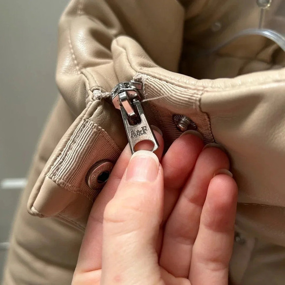 Abercrombie and fitch mini  puffer jacket - Picture 3 of 7